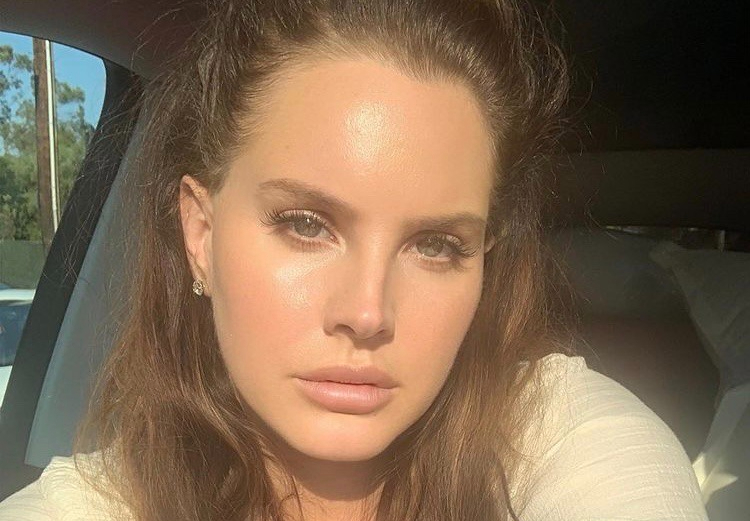 Lana describes the heartbreak of being a man’s side-piece in THIS song