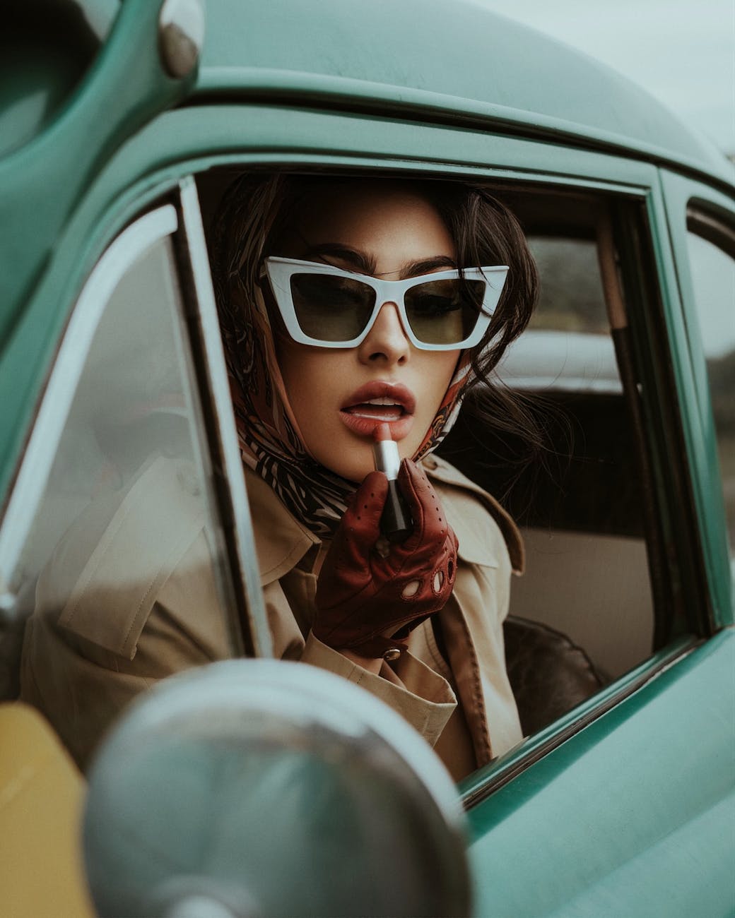 Comparing lipstick and lip stain – Which is better?
