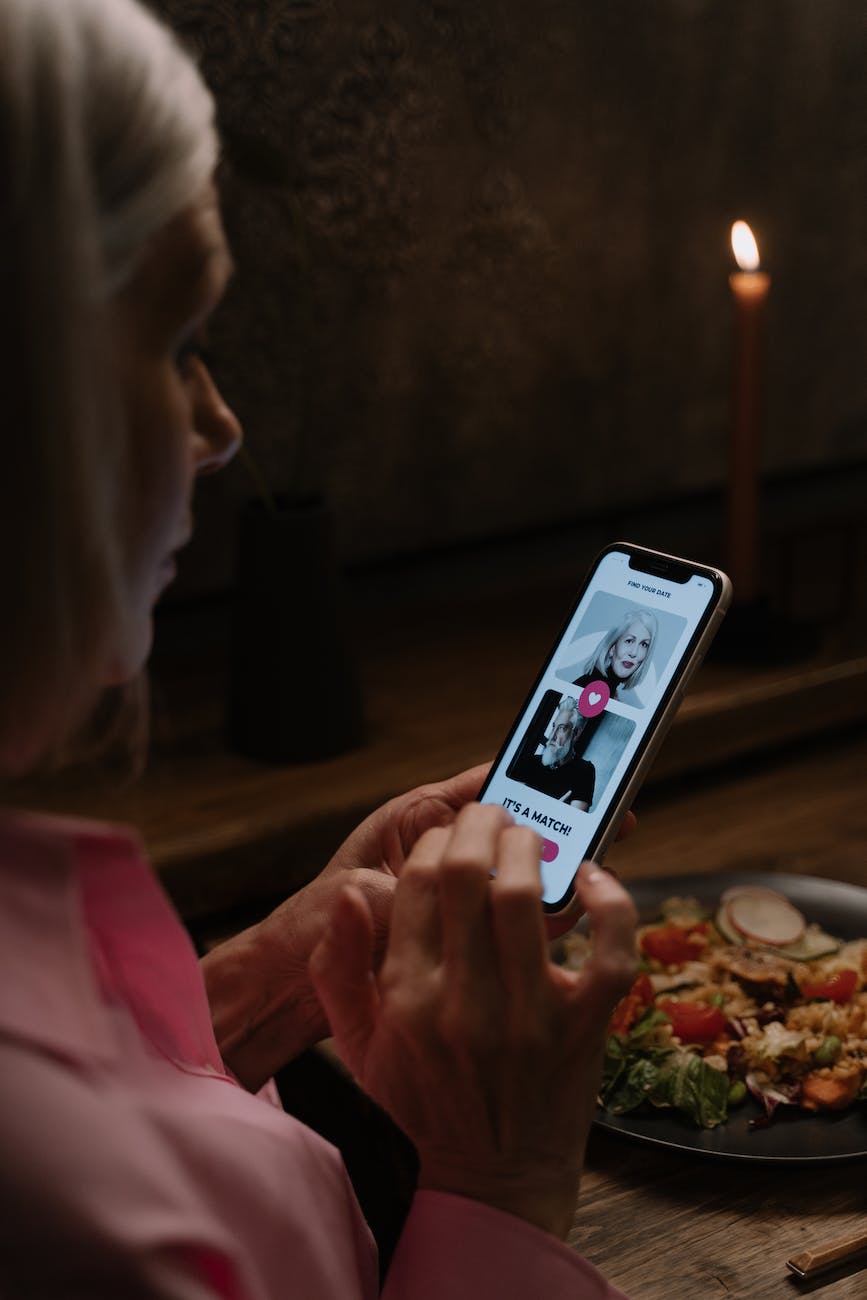 The pros and cons of dating apps in 2023