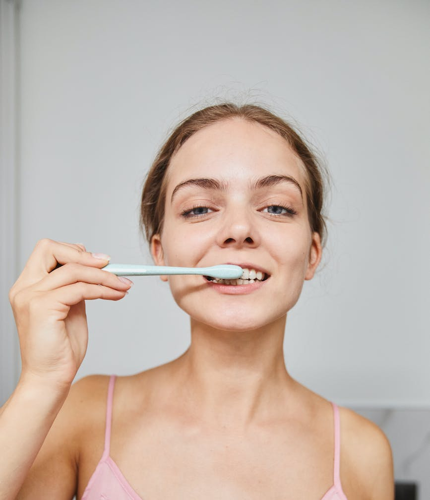 Yellow teeth could be destroying your love life – How to whiten your teeth at home