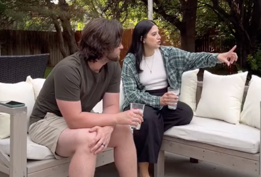 A realistic monthly date concept for the success of long-term couples