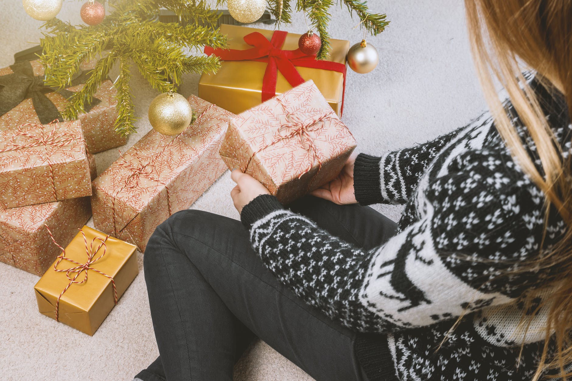 10 tips to avoid going broke this Christmas
