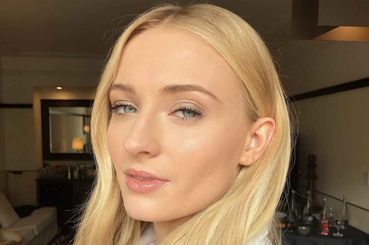 The internet is taking Sophie Turner’s side in the divorce