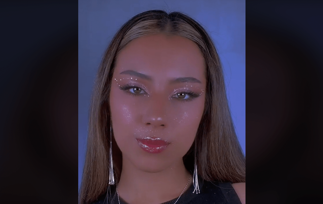 Ready to sparkle? It’s time to experiment with glitter-only makeup
