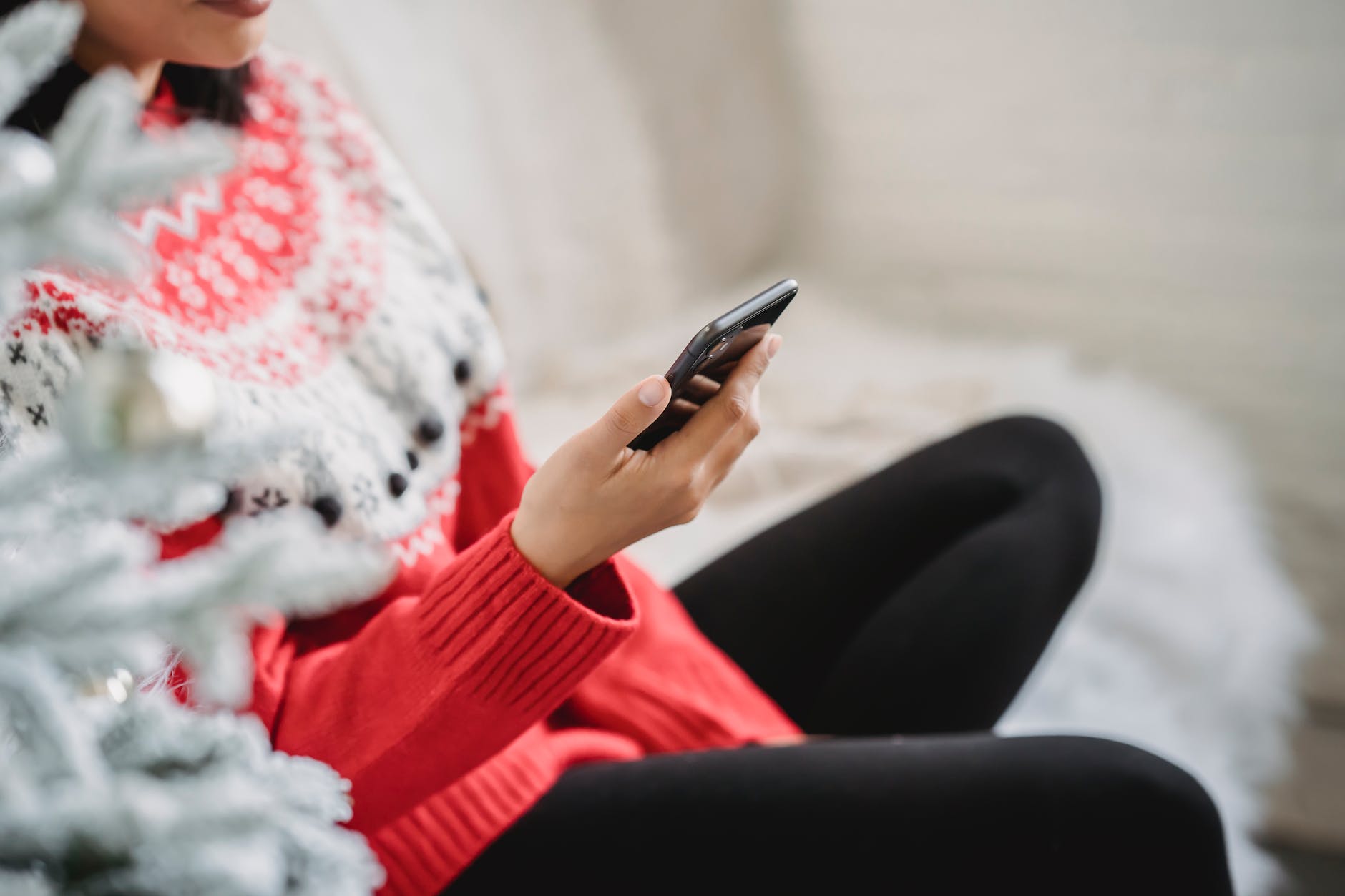 How to handle that “happy holidays” text from your ex