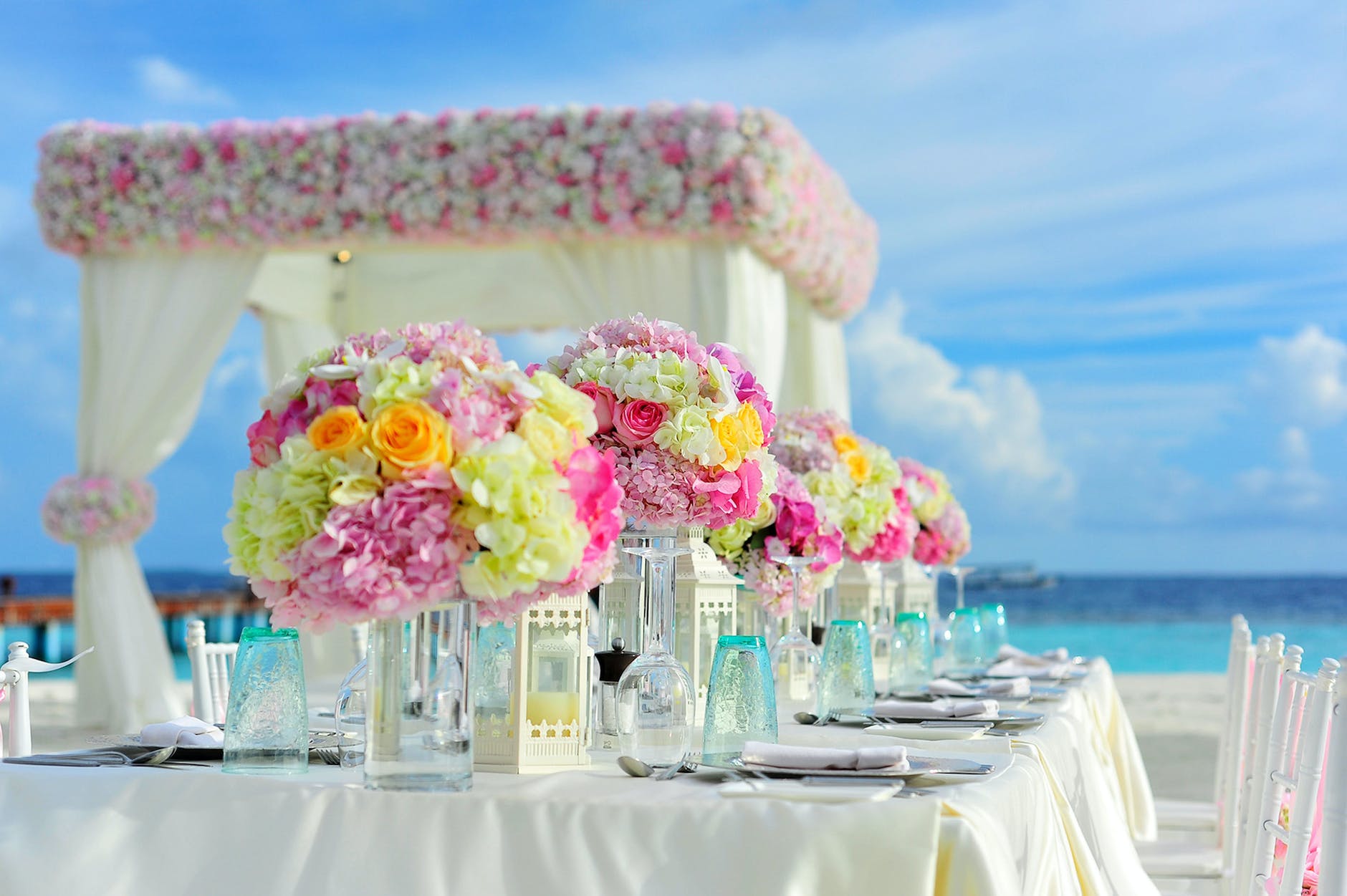 Necessary questions to ask your wedding florist ahead of time
