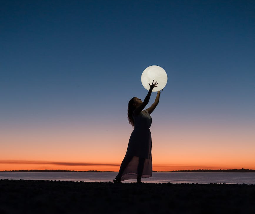 How accurate is the moon phase compatibility trend on TikTok — and how to try it