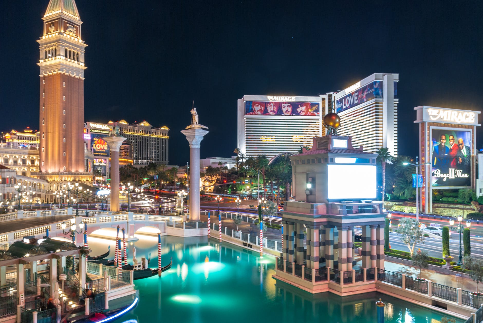 Traveling to Nevada? Don’t skip these lovely landmarks in Las Vegas and beyond