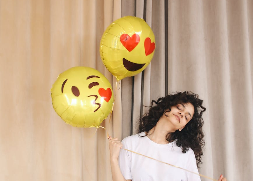 Add these emojis to your dating app profile for better luck