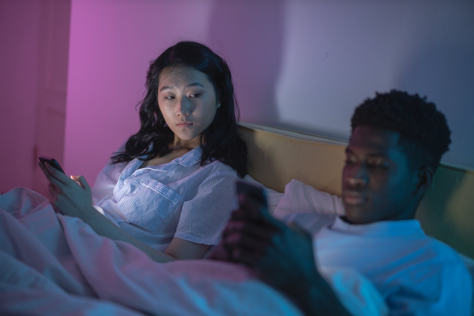 RELAX! Necessary tips on how to stop being a jealous partner