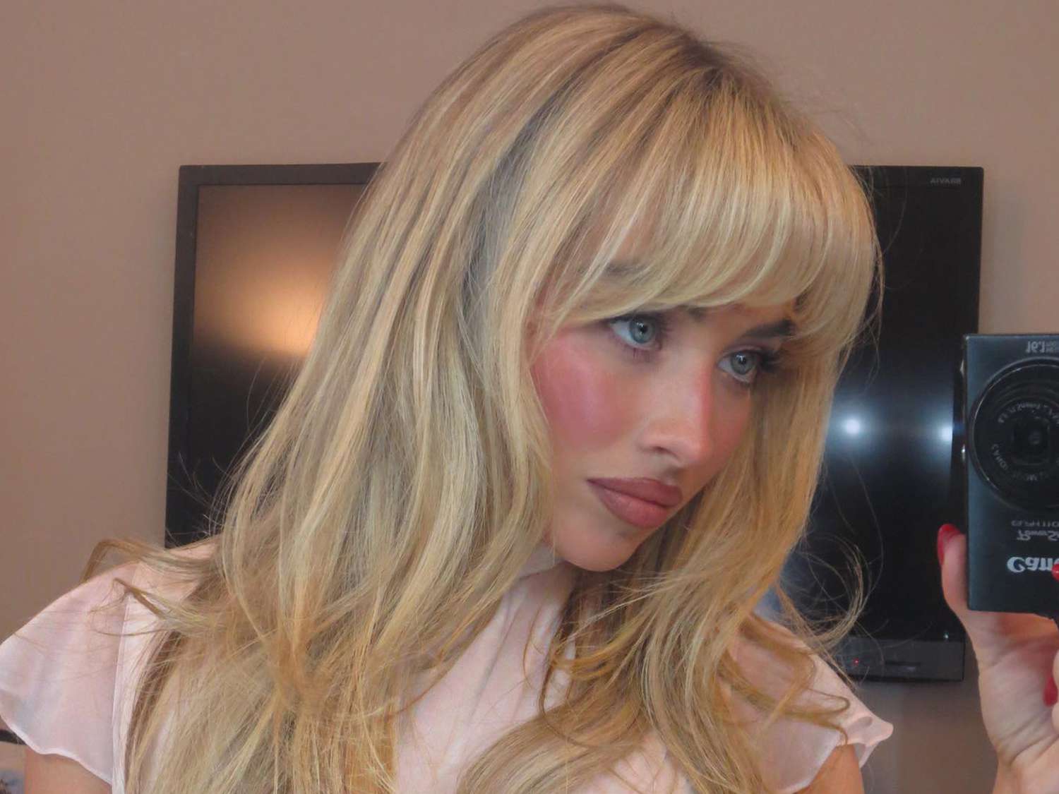 5 pieces of relationship advice from Sabrina Carpenter