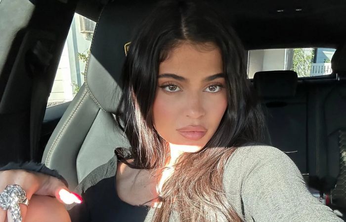 The new Kylie Jenner is reclusive & shy: Fans have theories