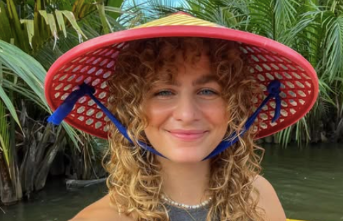Let @SurroundedBySunshine_ build your confidence as a solo traveler