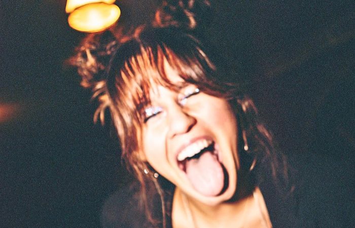 Meet 2025’s Newest Alt-Pop Songstress, BIZZY
